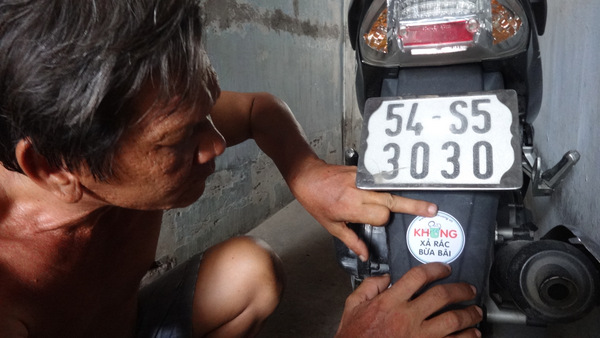 10.000[-]sticker[-]“Không[-]xả[-]rác[-]bừa[-]bãi”[-]đã[-]đến[-]với[-]cộng[-]đồng